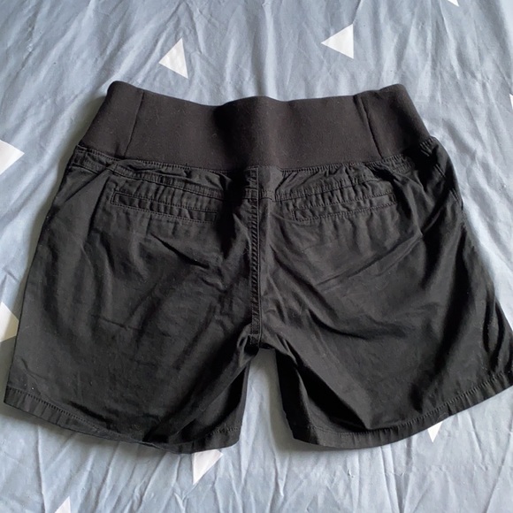 Liz Lange Maternity Shorts - Picture 2 of 3
